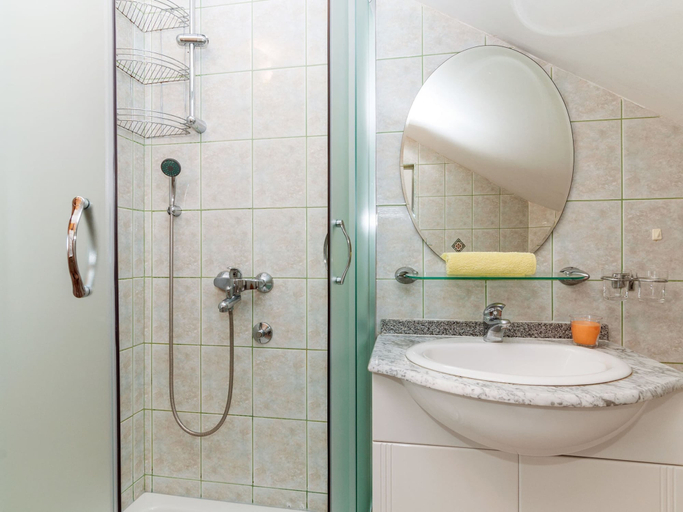 Bathroom 3, Luxurious Holiday Home in Sopot With Pool, Benkovac