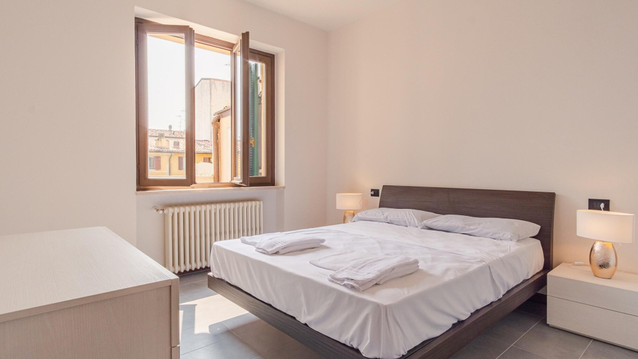 Room 2, Piazza Garibaldi - Italian Homing, Brescia