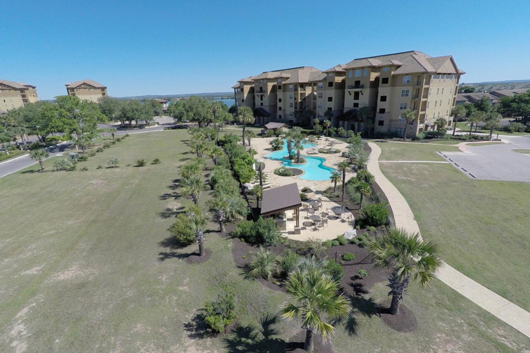 The Waters Condo Building 3, Llano