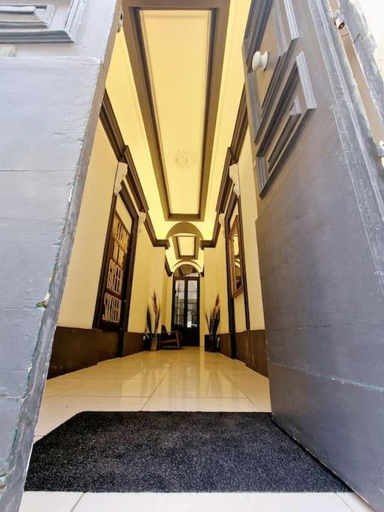 Entrance 3, Grand House of Character Valletta