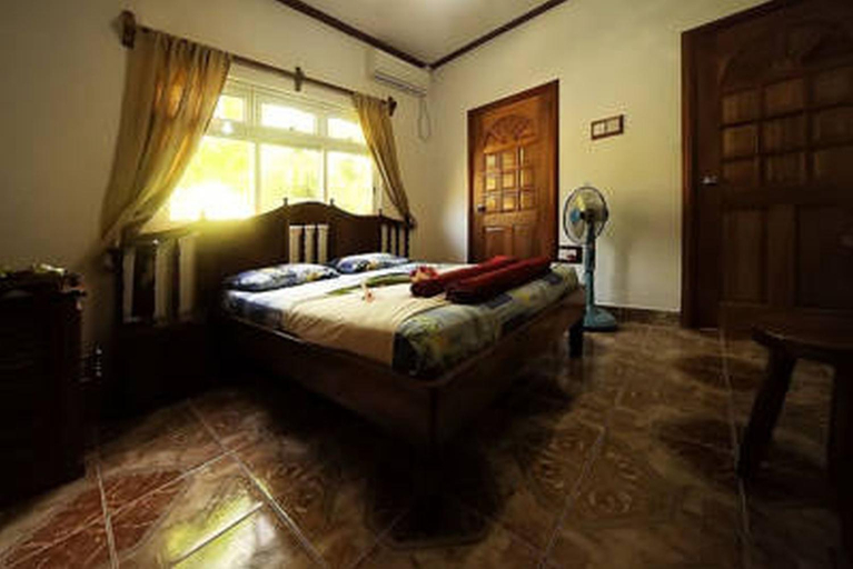 Bedroom, Omusee Guest House