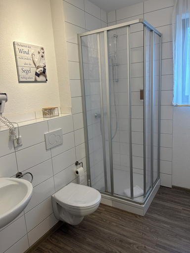 Bathroom 5, Gästehaus Würzburg 24h, Würzburg