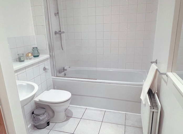 Bathroom, Battersea Chelsea Bridge Apartment, London