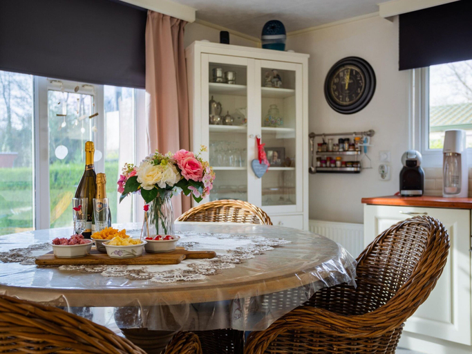 Dining 4, Chalet Near De Braakman Nature Reserve, Terneuzen