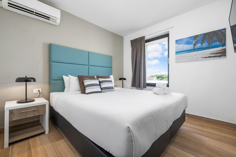 Bedroom 3, Serene Designer Gem Walk to Beach Strip Pool