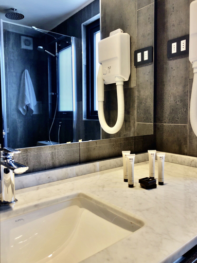 Bathroom 4, RQ Santa Magdalena, Santiago