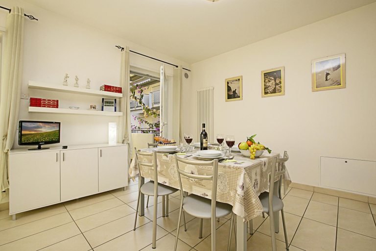 Room 3, Torbole Relax Pool Balcony Apartment, Trento