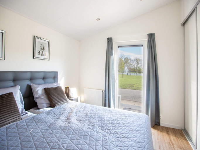 Bedroom 4, Beautiful chalet with airco, in a holiday park, Eersel