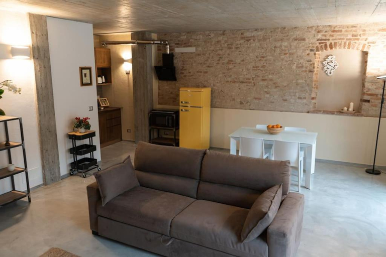 Others 5, Centro Storico Recinto dei Nobili 2-private parking, Asti