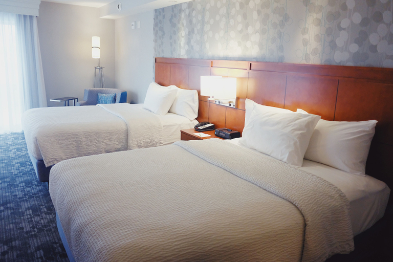Bedroom 2, Courtyard by Marriott Owensboro, Daviess