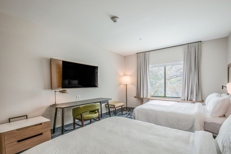 Bedroom 4, Fairfield Inn & Suites by Marriott Whitewater, Walworth
