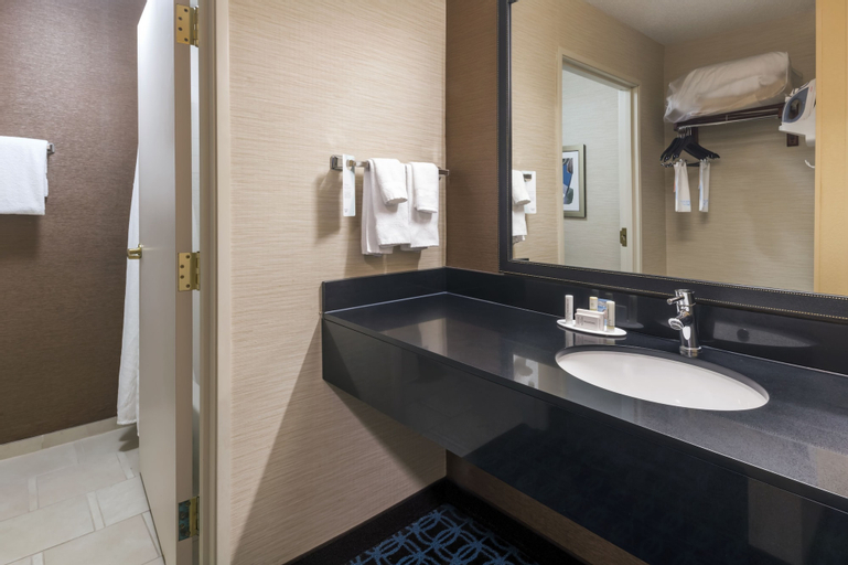Bedroom 4, Fairfield Inn Kansas City Downtown/Union Hill by Marriott, Jackson