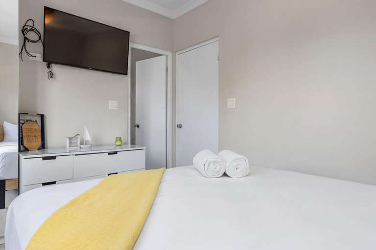 Bedroom 3, NEW Walk 2 Beach - 5BR Bonusroom w Pool Office
