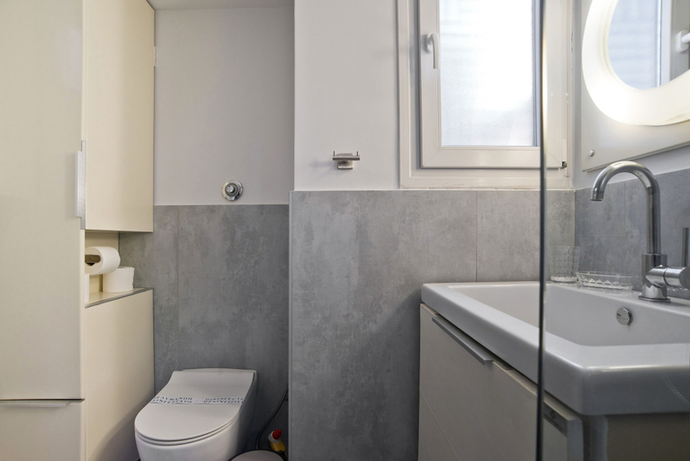 Room 2, Milena in Moschato With 1 Bedrooms and 1 Bathrooms, Attica