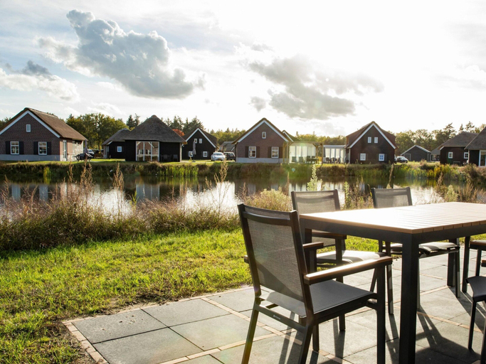 Dining 5, Villa in Someren Near Somerense Heide, Someren