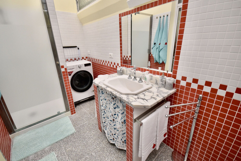 Bathroom 4, De Angelis Central House by Wonderful Italy, Imperia