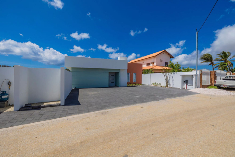 Exterior & Views 2, 4BR 3BA Newly Built w Private Pool 5 min 2 Beach