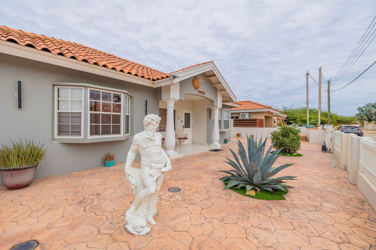 Exterior & Views 2, 2br2ba Home w Private Pool Close 2 Beach BBQ