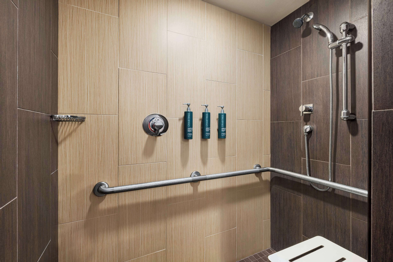 Bathroom 28