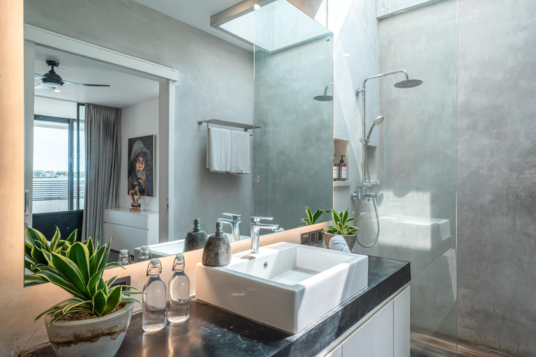 Bathroom 3, Loft Erika: Elegant 1 BR Luxury Loft in Berawa, Badung