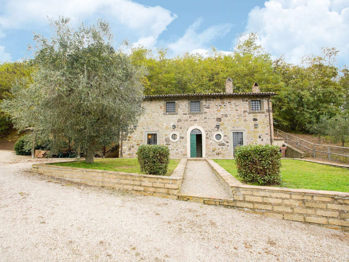 Exterior 3, Villa in Rome With Pool & Stunning Views, Viterbo