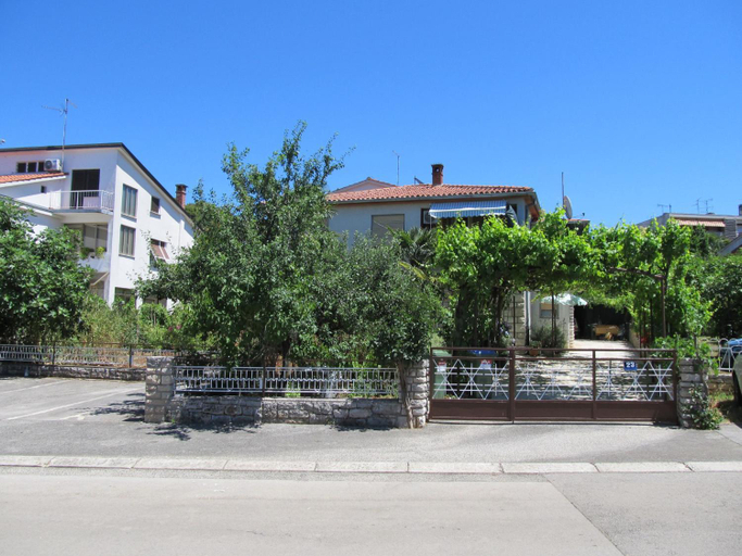 Exterior view 3, Rooms & Apartments at Grandma Maria's place, Poreč