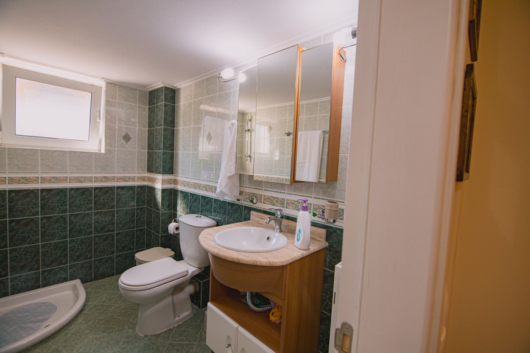 Bathroom 4, Villa Olga Sea Front Katakolo, West Greece