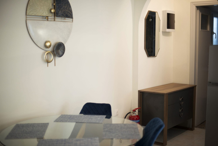 Room 5, Milena in Moschato With 1 Bedrooms and 1 Bathrooms, Attica