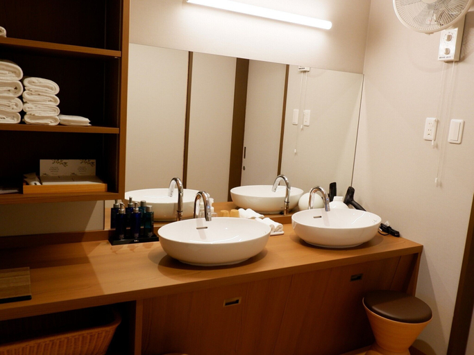 Bathroom 4, Takachiho Hanareno-yado Kamigakure, Takachiho