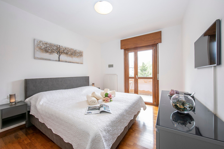 Room 2, Casa Alexander in Riva del Garda, Trento