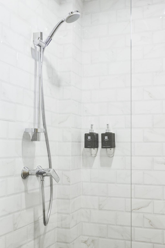 Bathroom 11