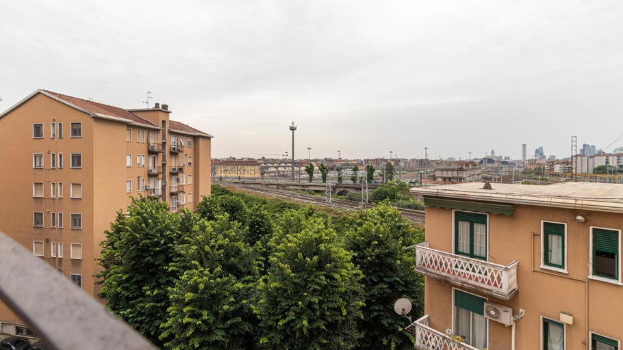 Others 4, Italianway - Tofane 33, Milano