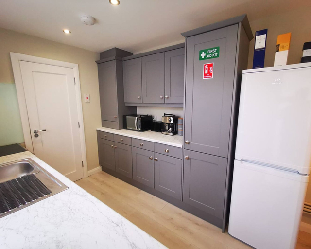Others 3, 4BR Modern Botanic House, Belfast