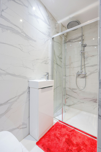 Bathroom 3, Wavertree Hotel, London