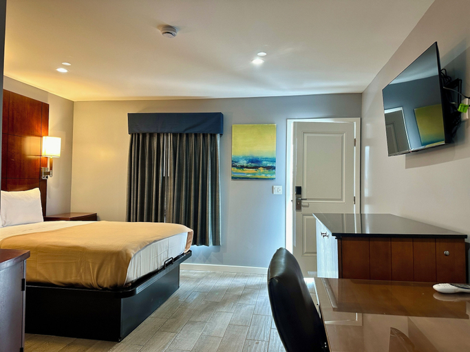 Bedroom 1, Oceanside Inn & Suites, San Diego