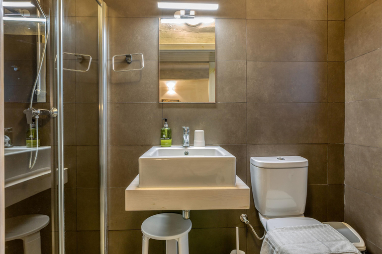 Bathroom 5, Ta Patee Pool Farmhouse in Gozo