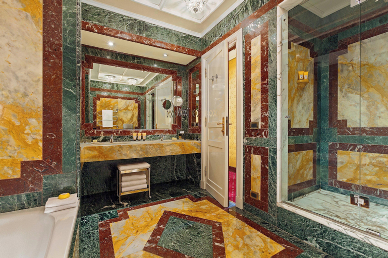 Bathroom 10