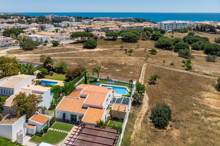 Room 2, Maria in Albufeira With 6 Bedrooms and 5 Bathrooms, Albufeira