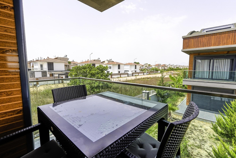 Others 5, Flat w Shared Pool and Balcony 8 min to Beach, Serik