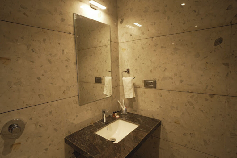 Bathroom 3, Jumbo Serene , Satara