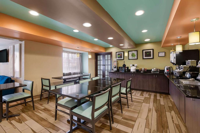Food & Drinks 5, Baymont by Wyndham Elizabeth City, Pasquotank