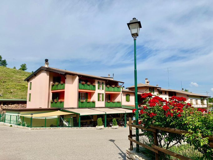 Others 2, Hotel Edelweiss, Verona