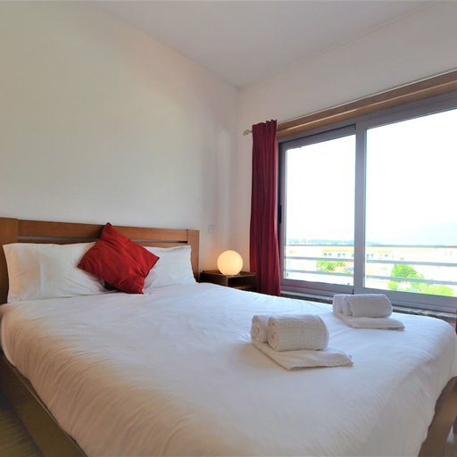 Room 2, Sunshine - Com Vista Para a Piscina, Alcobaça