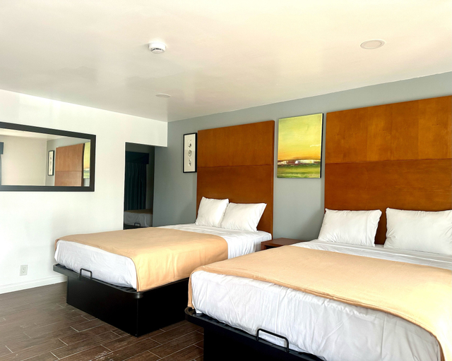 Bedroom 3, Oceanside Inn & Suites, San Diego