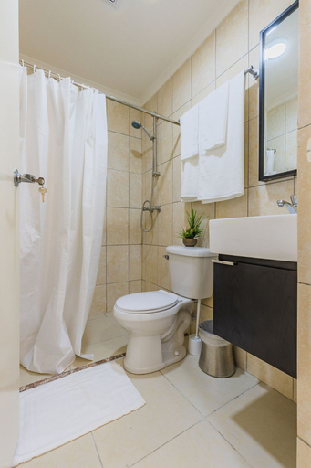 Bathroom, Rooi Santo Studio w King Size Bed Pool