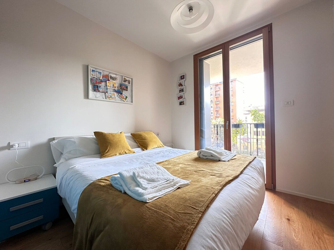 Bedroom 3, Stylish Apartment With Terrace and Swimming Pool, Milano