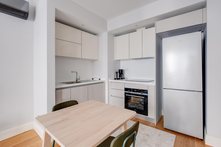 Room 5, Modern Flat 5 min to Metro on Istiklal Avenue, Beyoğlu