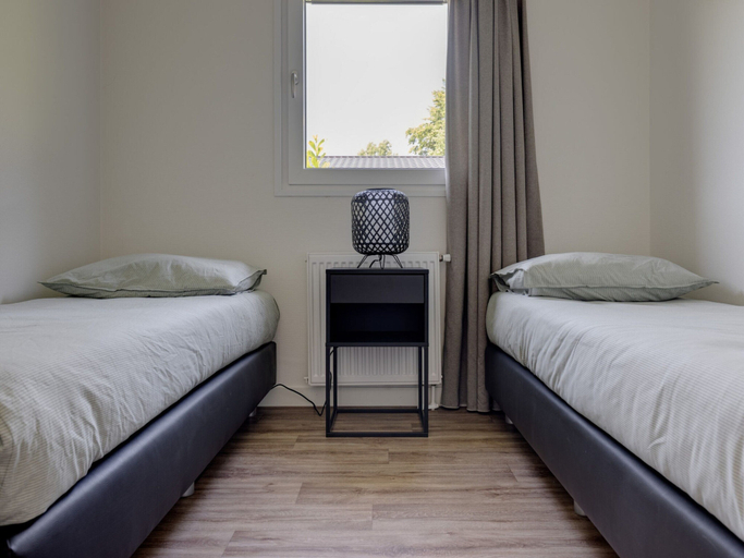 Room 2, Chalet by Pond in Eindhoven Holiday Park, Eersel