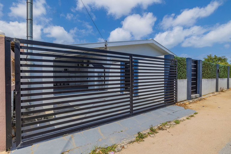 Exterior & Views 2, NEW Modern 3BR 3BA Private Pool Centrallylocated