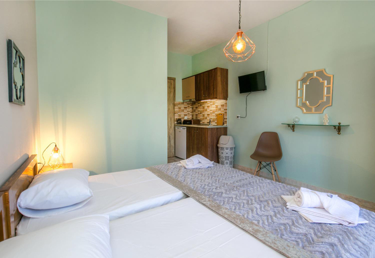 Others 4, Studios Evis, East Macedonia and Thrace